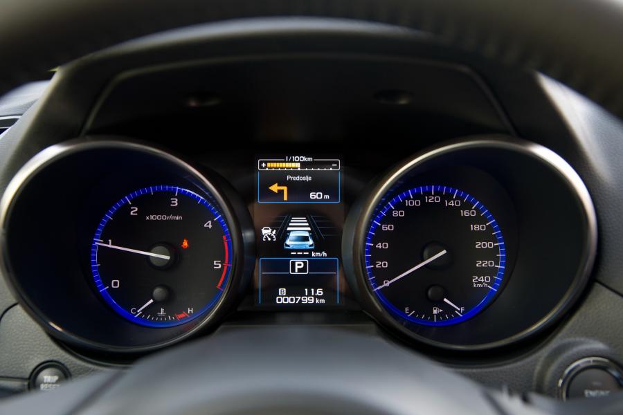 Панель приборов Subaru Outback 2.0D 2015 года  (фото 12 из 30)